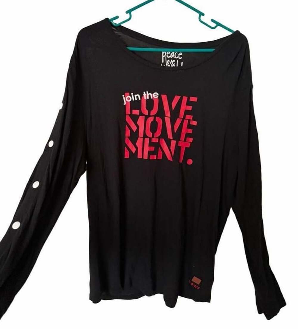 Peace Love World Join the Love Movement Long Sleeve Top Black Large